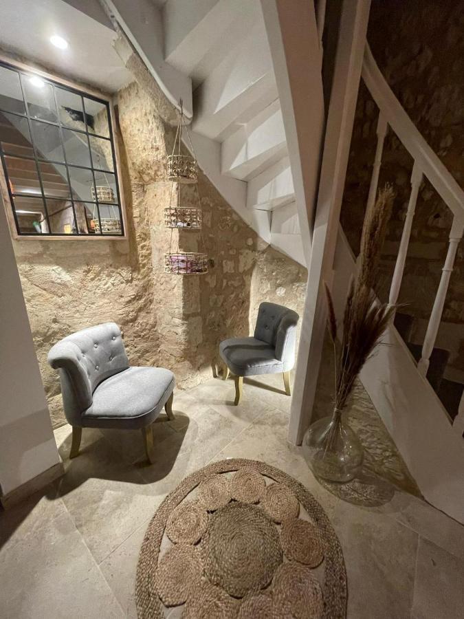 Gite Le Montinho Fontevraud L'Abbaye Bagian luar foto
